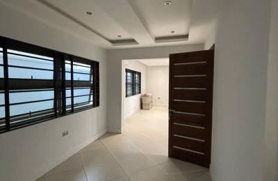 Four bedrooms house at Eadt Airport for sale