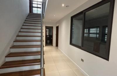 Four bedrooms house at Eadt Airport for sale