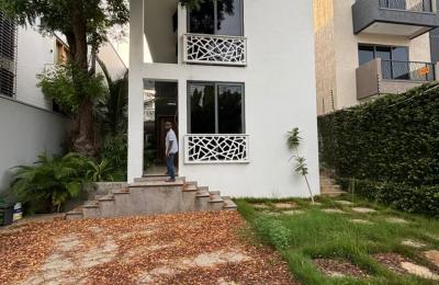 Four bedrooms house at Eadt Airport for sale