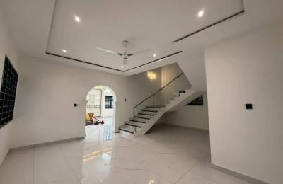 Four storey for sale at Ashaĺey Botwe