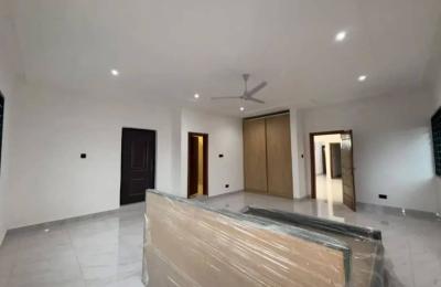 Four storey for sale at Ashaĺey Botwe